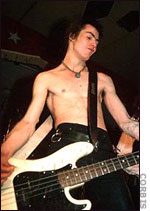 4-1-Sid-Vicious-plays-bass-.jpg