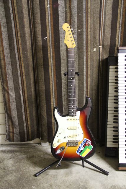 lefty Fender strat japan.jpg