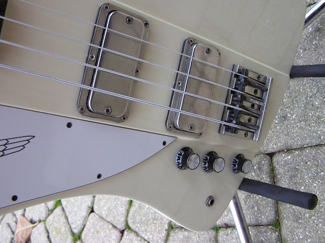 Tokai Thunderbird White 6.JPG