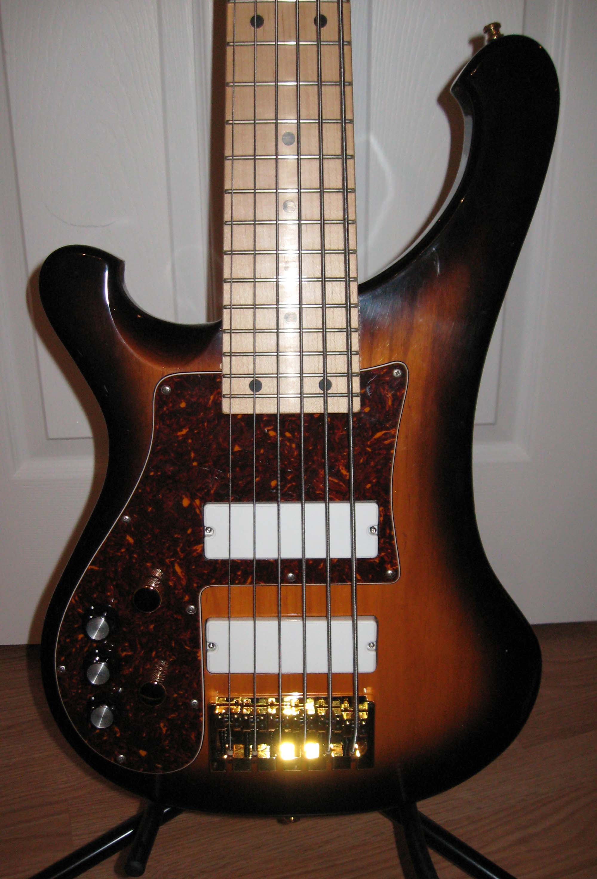 RIC bass 002.JPG