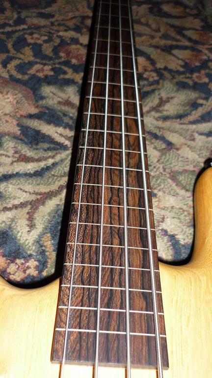 Warwick$$Fretless4-neck1.jpg