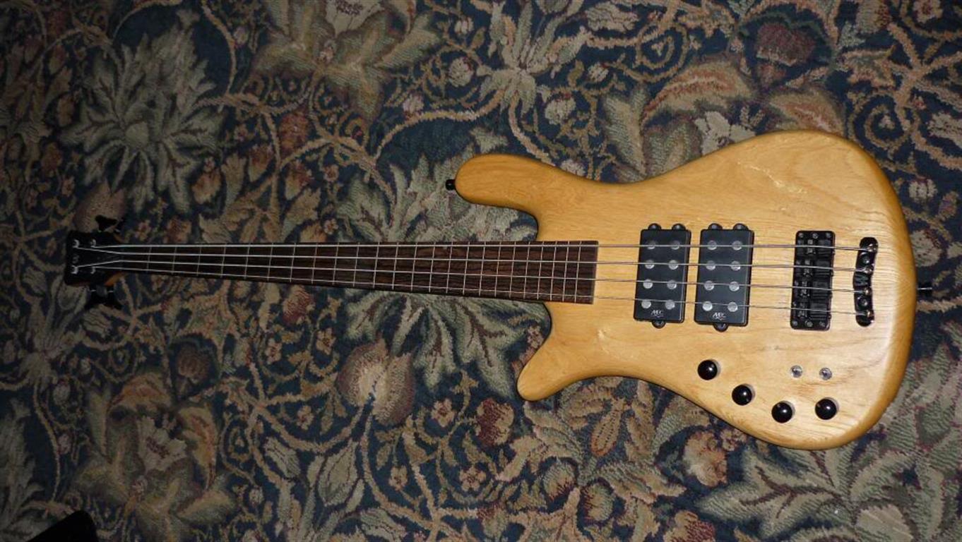 Warwick$$Fretless4-full1.jpg