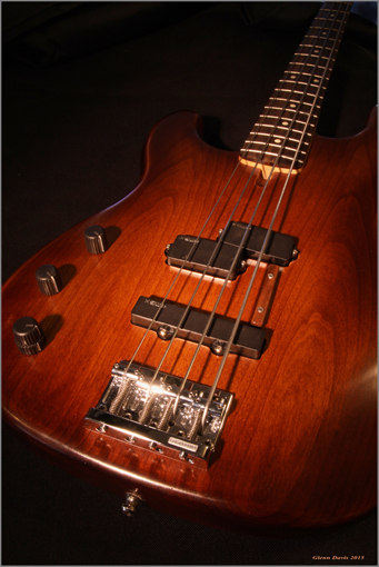 P-Bass Deluxe 1-510kb.jpg