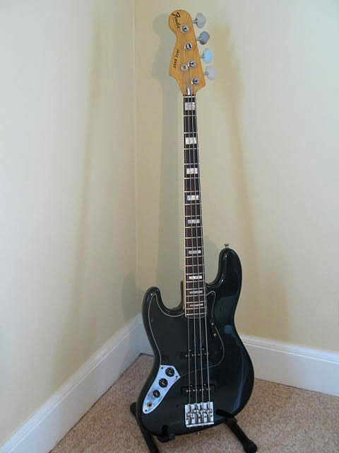 77 Fender Jazz13.jpg