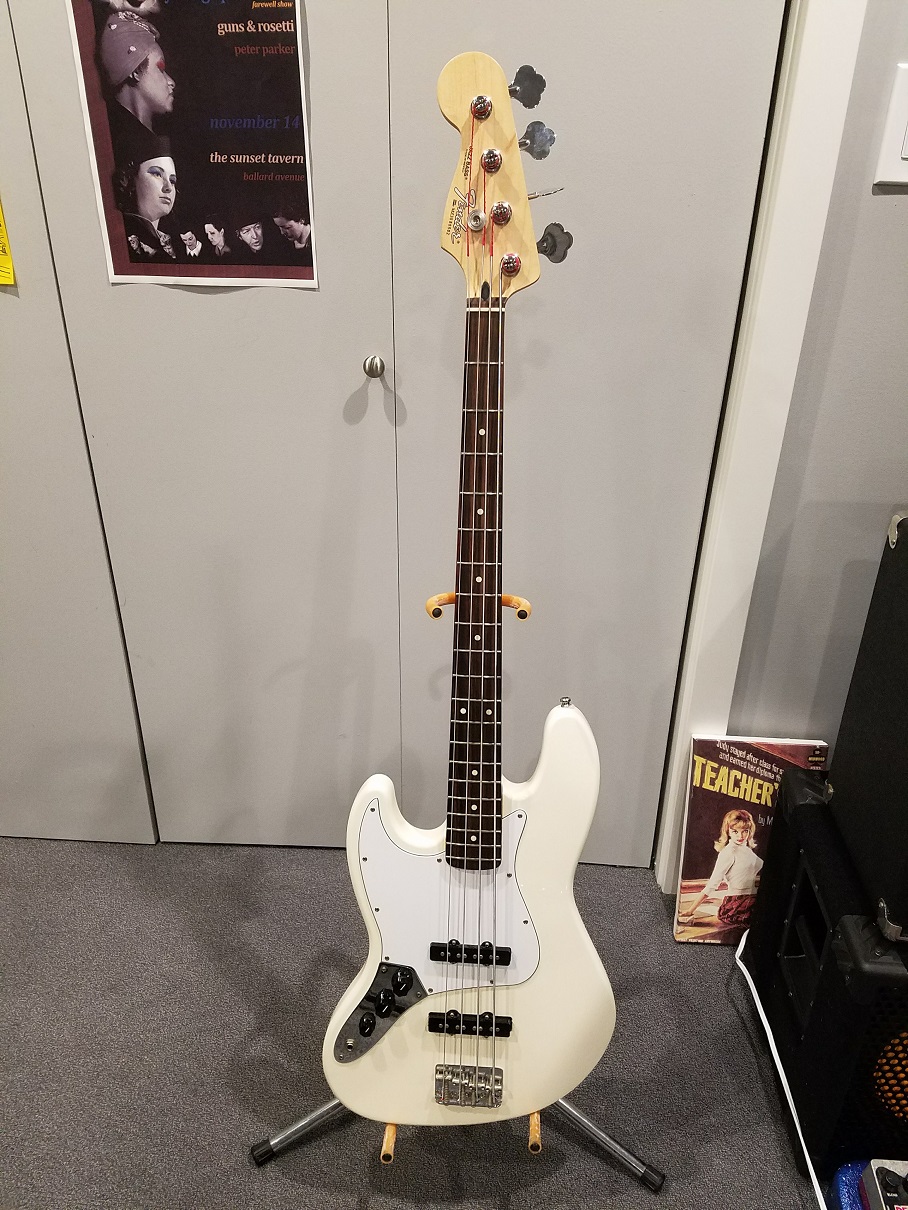 Fender MIM Jazz front.jpg