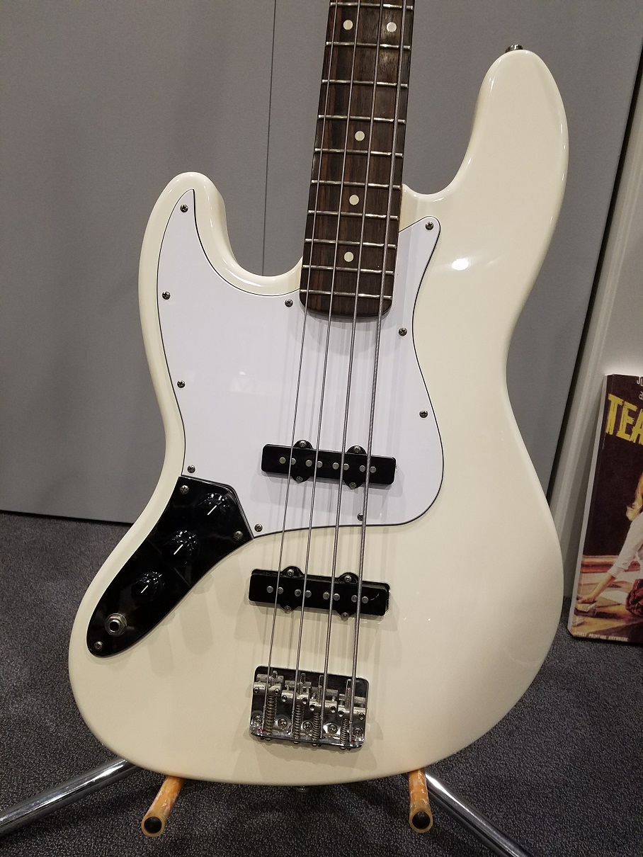 Fender MIM Jazz front body.jpg