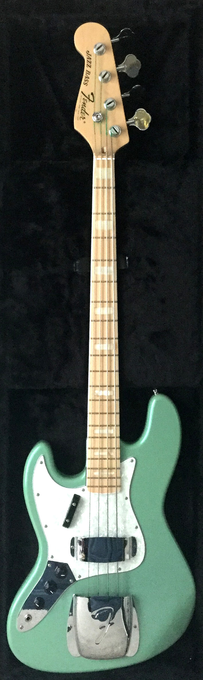 Seafoam green 70s jazz bass.JPG