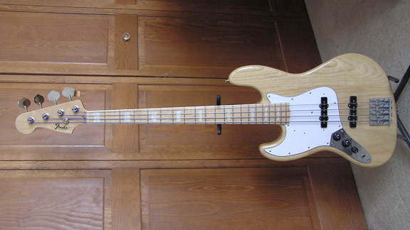 Fender 75 Jazz RI Japan...jpg